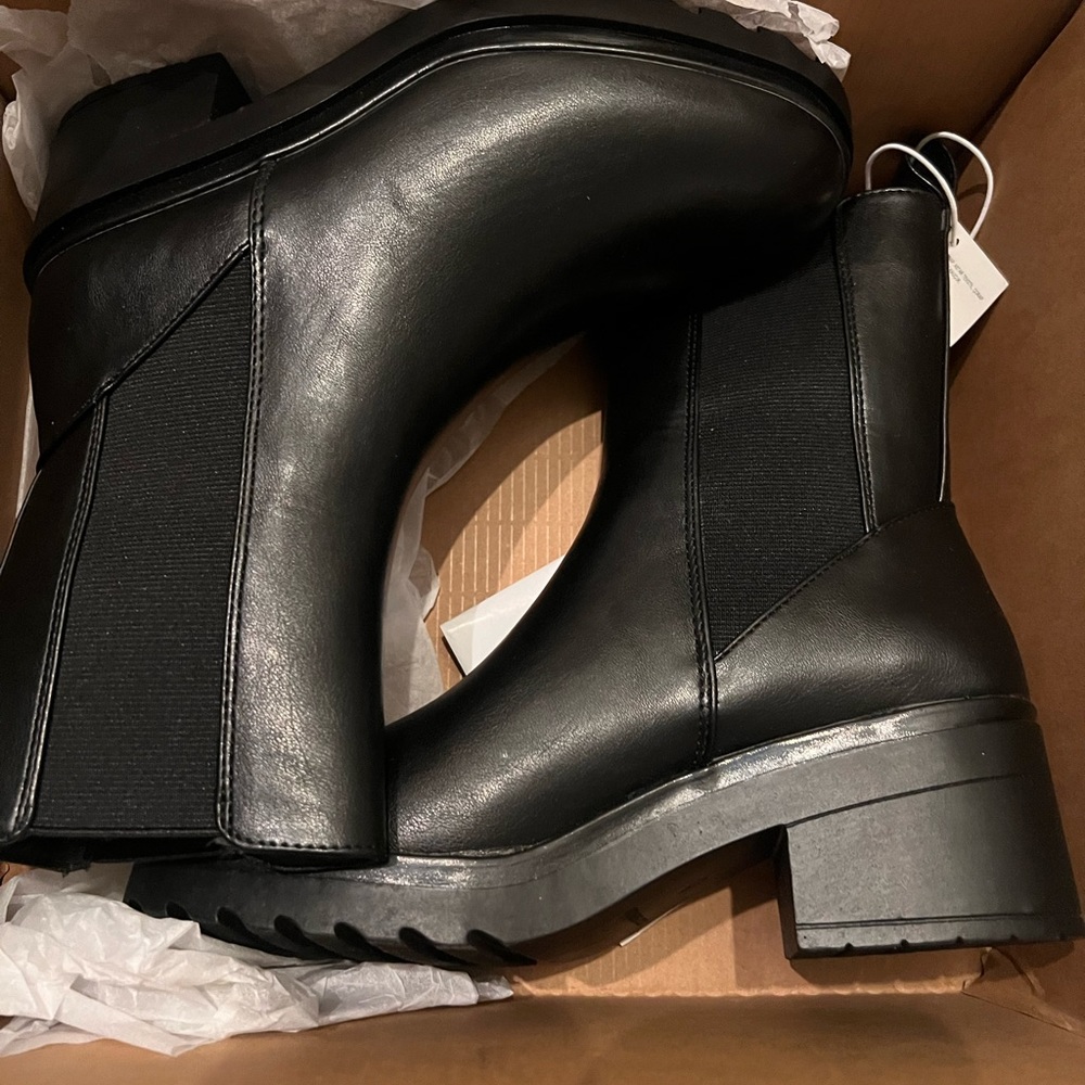 Vepose Women's Lug Sole Platform Chelsea Ankle Boots Combat Fall Booties size 7